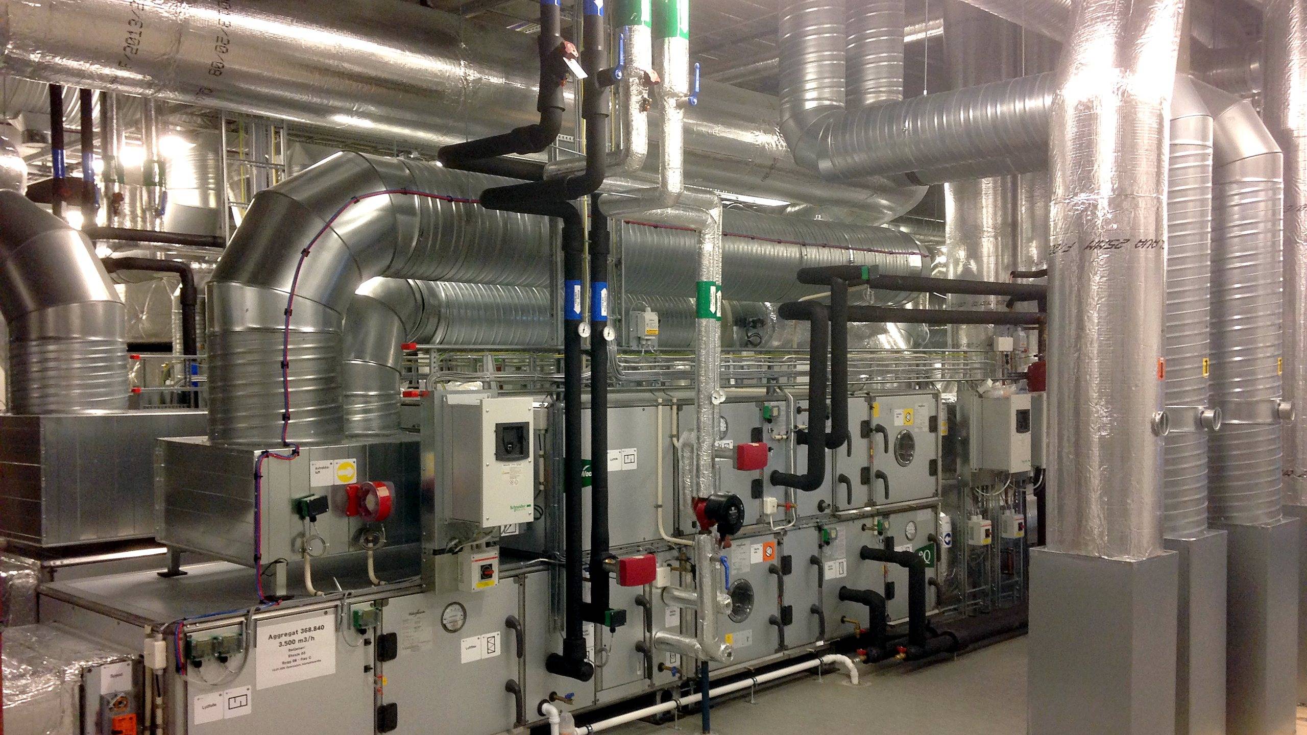 Ventilatsiooniseade ja isoleeritud kanalid seadmeruumis